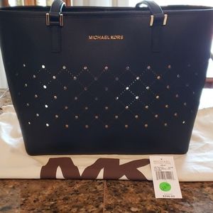💜Michael Kors Violet Jet Set tote